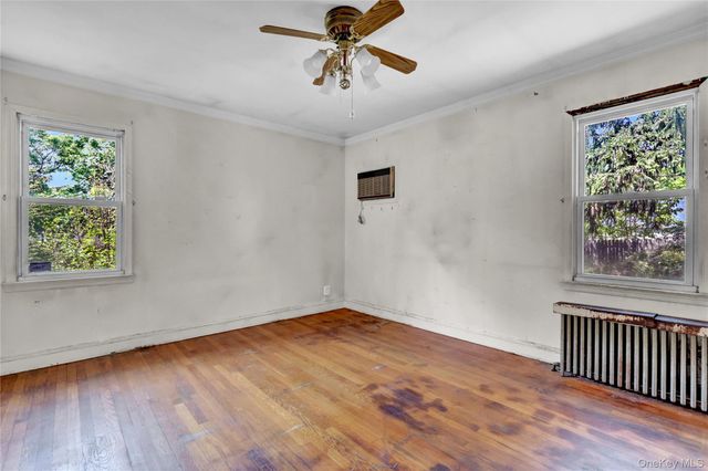 11 5th Avenue S, Huntington Station, NY 11746