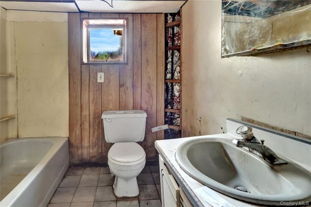 11 5th Avenue S, Huntington Station, NY 11746