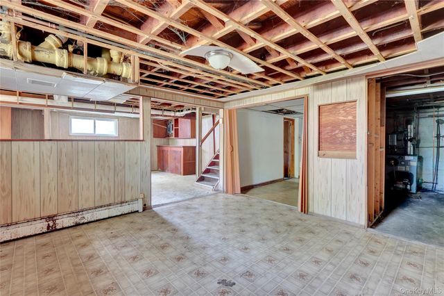 11 5th Avenue S, Huntington Station, NY 11746