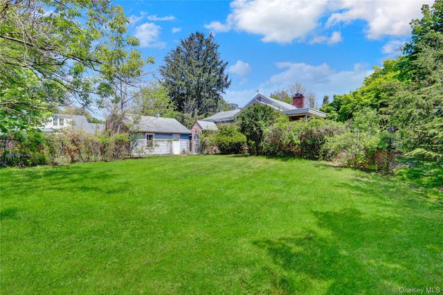 11 5th Avenue S, Huntington Station, NY 11746