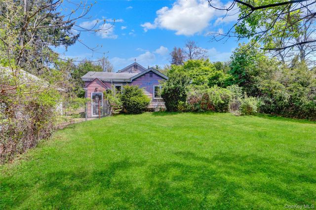 11 5th Avenue S, Huntington Station, NY 11746