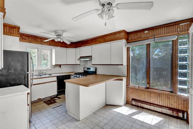 11 5th Avenue S, Huntington Station, NY 11746