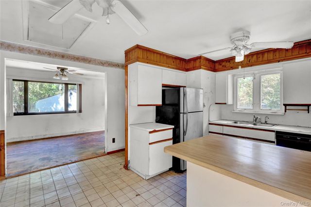 11 5th Avenue S, Huntington Station, NY 11746
