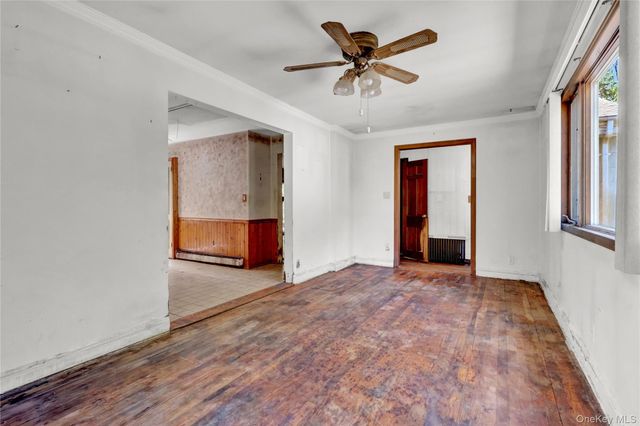 11 5th Avenue S, Huntington Station, NY 11746