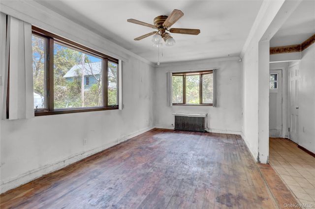 11 5th Avenue S, Huntington Station, NY 11746