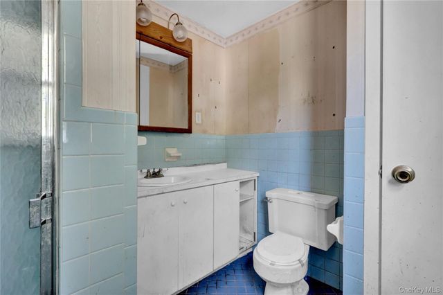 11 5th Avenue S, Huntington Station, NY 11746
