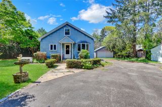 11 5th Avenue S, Huntington Station, NY 11746