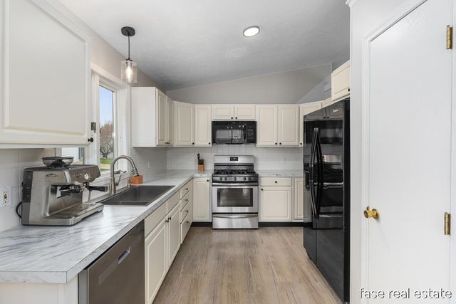 320 Maizie Lane, Sparta Vllg, MI 49345