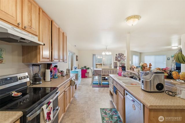 18708 94th Avenue Ct E, Puyallup, WA 98375