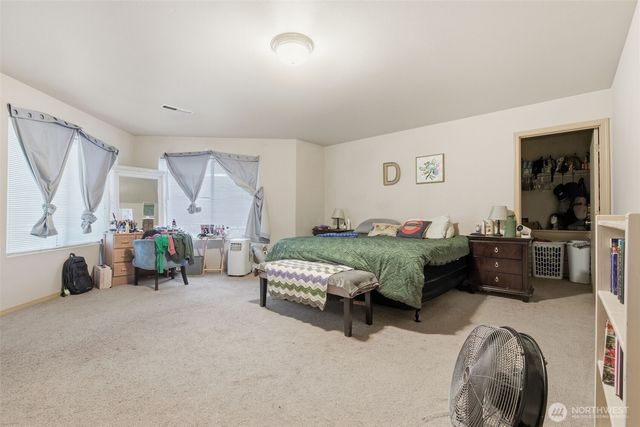 18708 94th Avenue Ct E, Puyallup, WA 98375