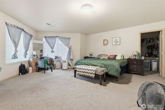 18708 94th Avenue Ct E, Puyallup, WA 98375