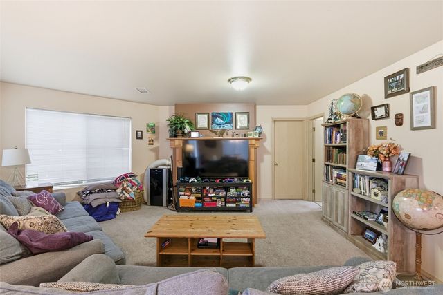 18708 94th Avenue Ct E, Puyallup, WA 98375