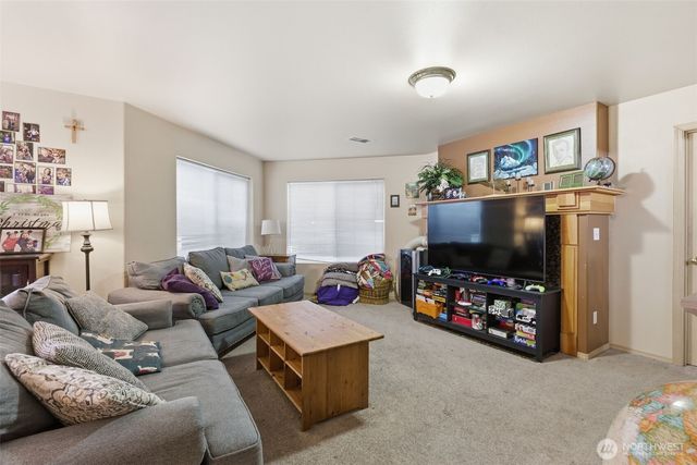 18708 94th Avenue Ct E, Puyallup, WA 98375