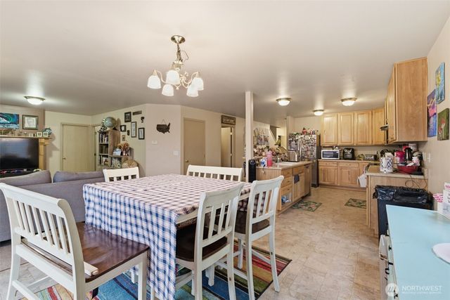 18708 94th Avenue Ct E, Puyallup, WA 98375