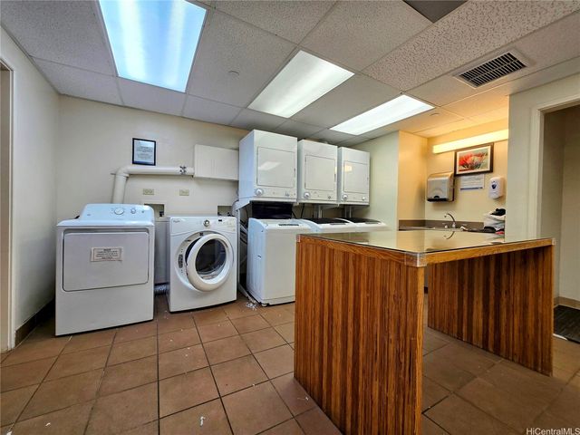 440 Olohana Street 1711, Honolulu, HI 96815