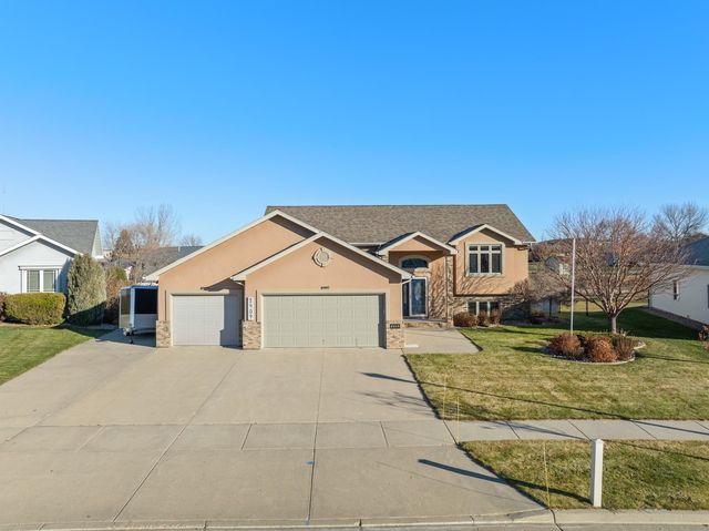 3409 15th Street SW, Minot, ND 58701