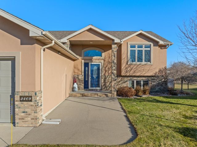 3409 15th Street SW, Minot, ND 58701