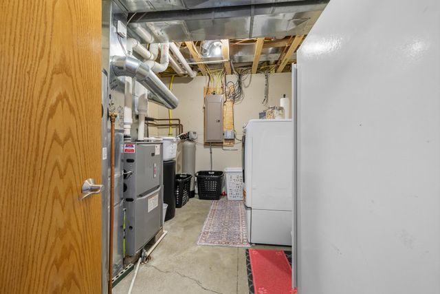 3409 15th Street SW, Minot, ND 58701