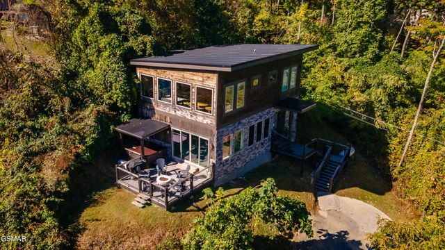 869 Chestnut Drive, Gatlinburg, TN 37738