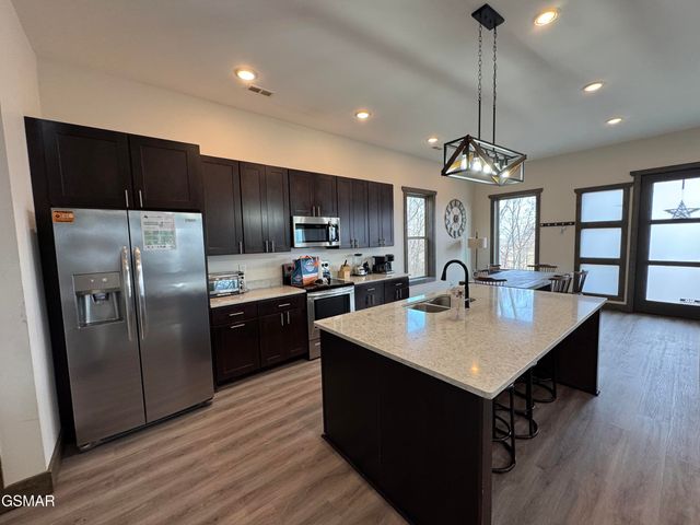 869 Chestnut Drive, Gatlinburg, TN 37738