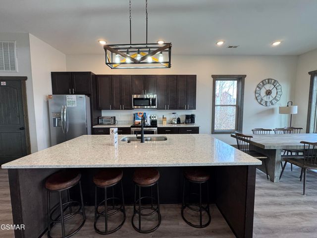 869 Chestnut Drive, Gatlinburg, TN 37738