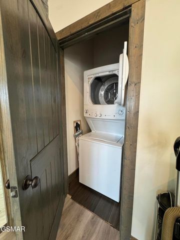 869 Chestnut Drive, Gatlinburg, TN 37738