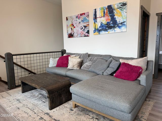 869 Chestnut Drive, Gatlinburg, TN 37738