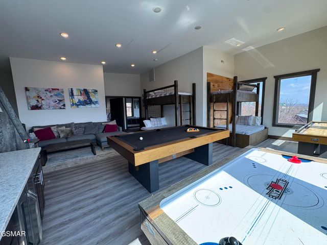 869 Chestnut Drive, Gatlinburg, TN 37738