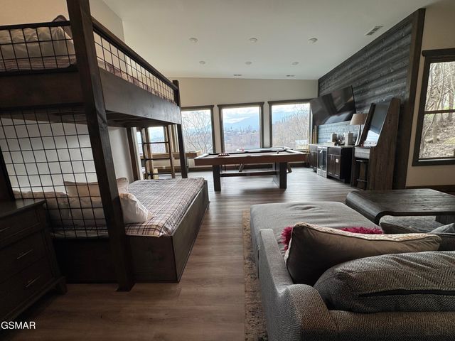 869 Chestnut Drive, Gatlinburg, TN 37738