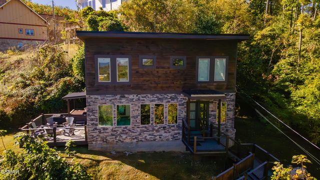 869 Chestnut Drive, Gatlinburg, TN 37738