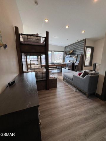 869 Chestnut Drive, Gatlinburg, TN 37738