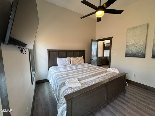 869 Chestnut Drive, Gatlinburg, TN 37738