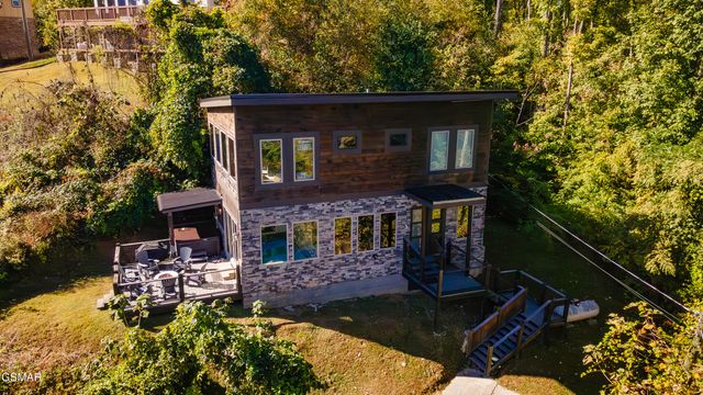 869 Chestnut Drive, Gatlinburg, TN 37738