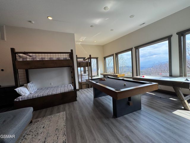 869 Chestnut Drive, Gatlinburg, TN 37738