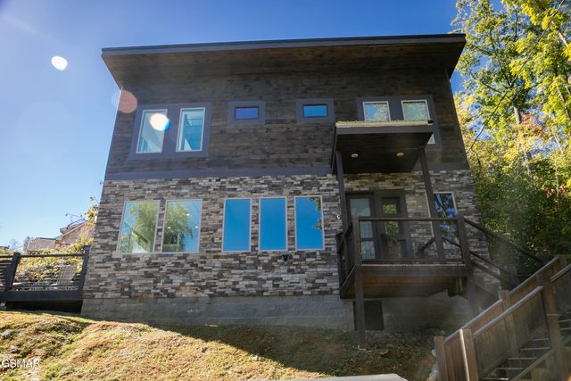 869 Chestnut Drive, Gatlinburg, TN 37738