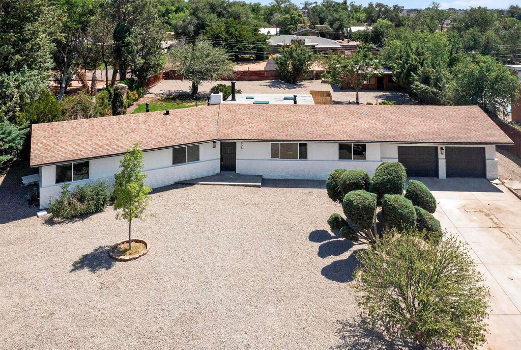 336 ENCHANTED VALLEY Place NW, Los Ranchos, NM 87107