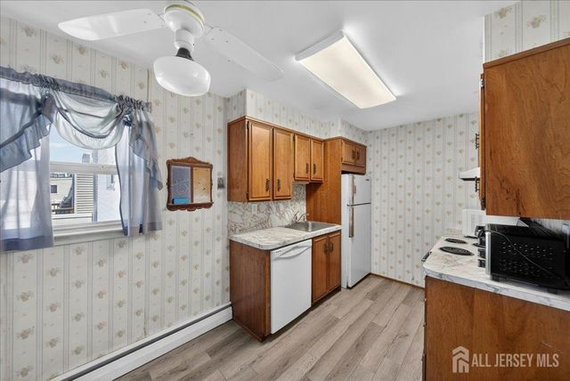 27 Concannon Drive, Fords, NJ 08863