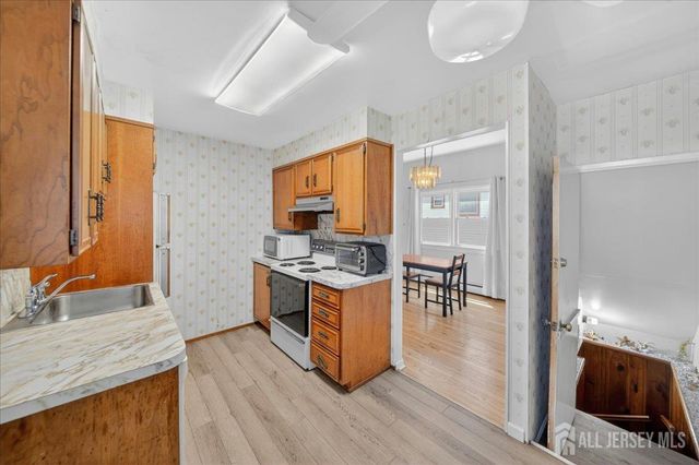 27 Concannon Drive, Fords, NJ 08863