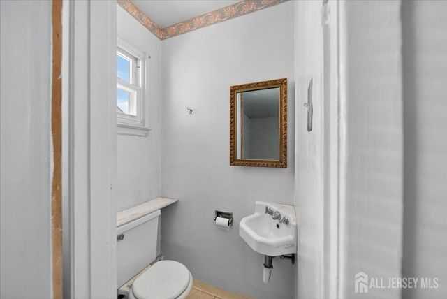 27 Concannon Drive, Fords, NJ 08863