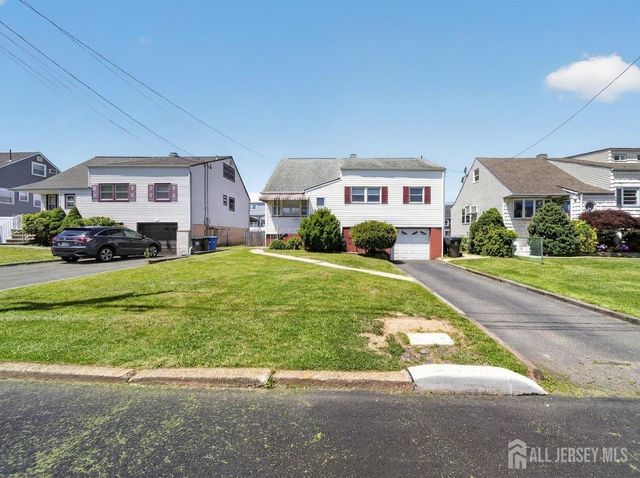 27 Concannon Drive, Fords, NJ 08863