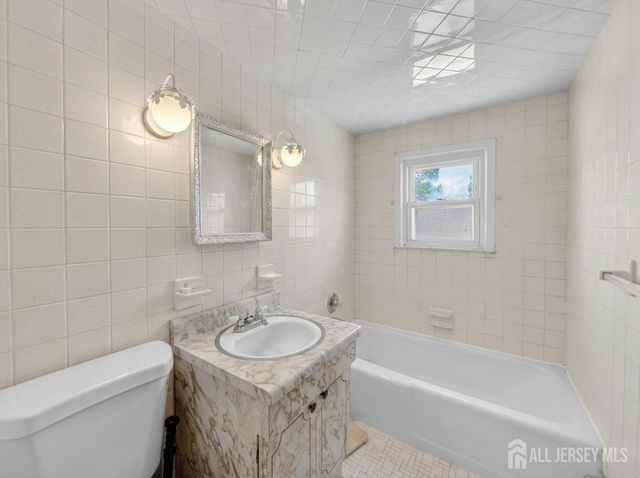 27 Concannon Drive, Fords, NJ 08863