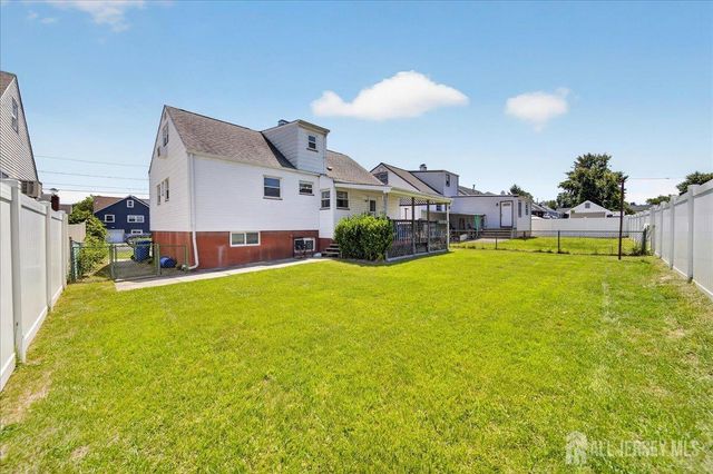 27 Concannon Drive, Fords, NJ 08863