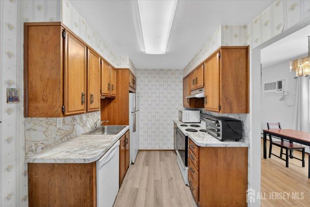 27 Concannon Drive, Fords, NJ 08863