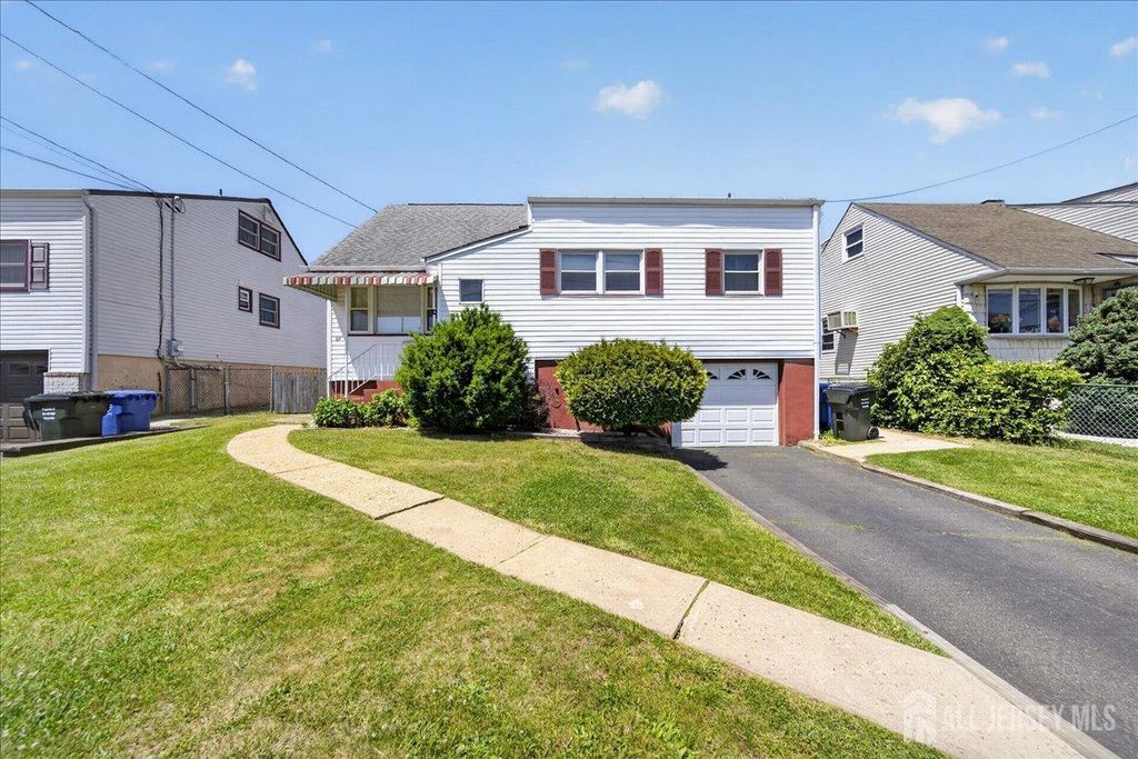 27 Concannon Drive, Fords, NJ 08863