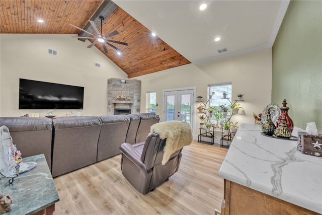 945 Jennings Lane, Azle, TX 76020