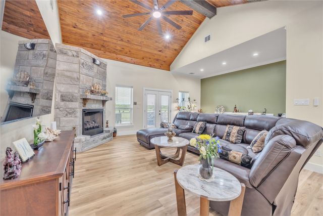 945 Jennings Lane, Azle, TX 76020