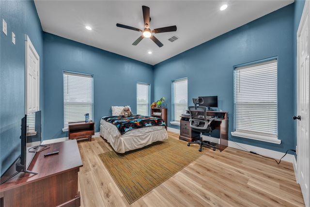 945 Jennings Lane, Azle, TX 76020