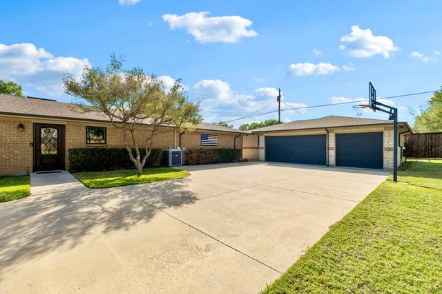 1804 Twin Brook Turn, Corinth, TX 76210