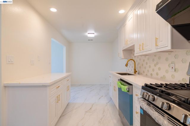 2540 E 16Th St, Oakland, CA 94601