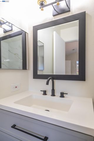 2540 E 16Th St, Oakland, CA 94601